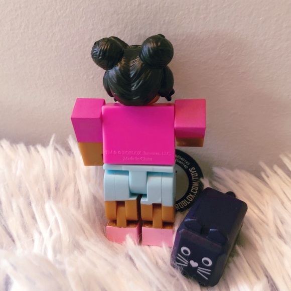 Apple Picking Simulator: Kitty the Pet Seller Roblox Toy with Kitty’s Cat Pack - Picture 6 of 9